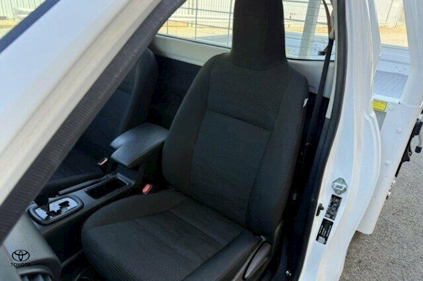 2022 Toyota HILUX SR image 14