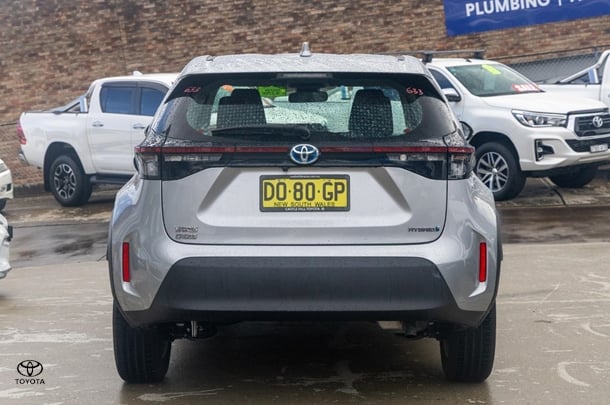 2023 Toyota Yaris Cross Hybrid GX image 5