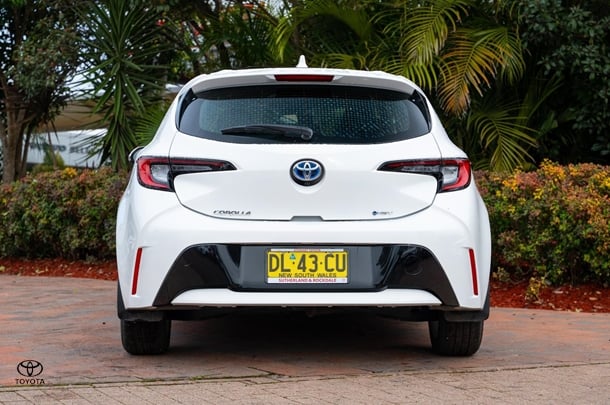 2024 TOYOTA Corolla Hatch Hybrid Ascent Sport image 5
