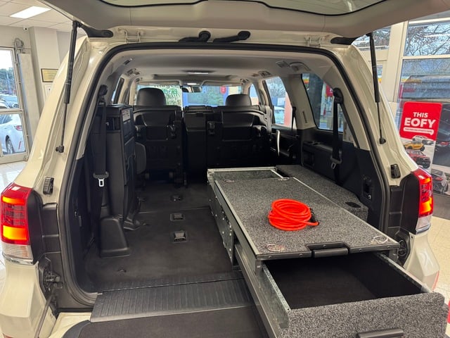 2019 Toyota Landcruiser VX image 18