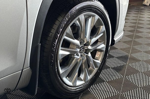 2024 Toyota Kluger Hybrid AWD GRANDE image 9