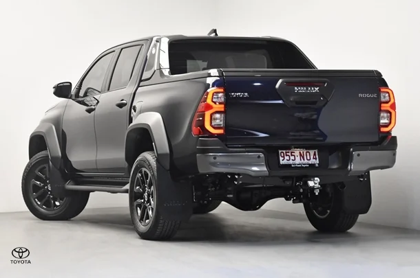 2025 Toyota Hilux 4x4 Rogue image 5