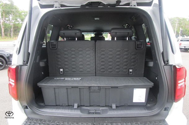 2024 Toyota Prado VX image 9