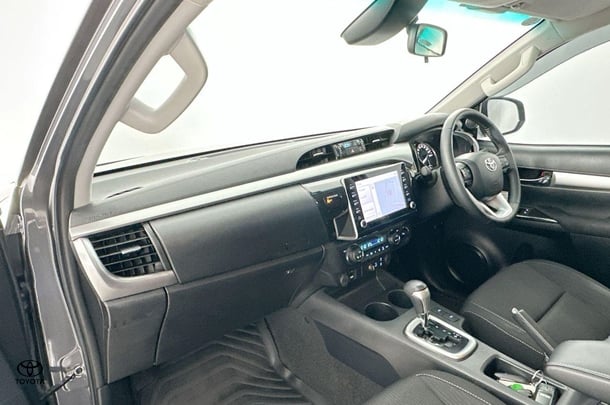 2022 Toyota Hilux SR5 image 19