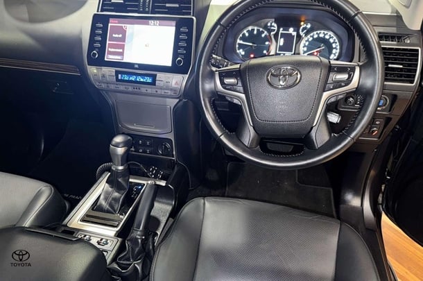 2022 Toyota Prado VX image 4
