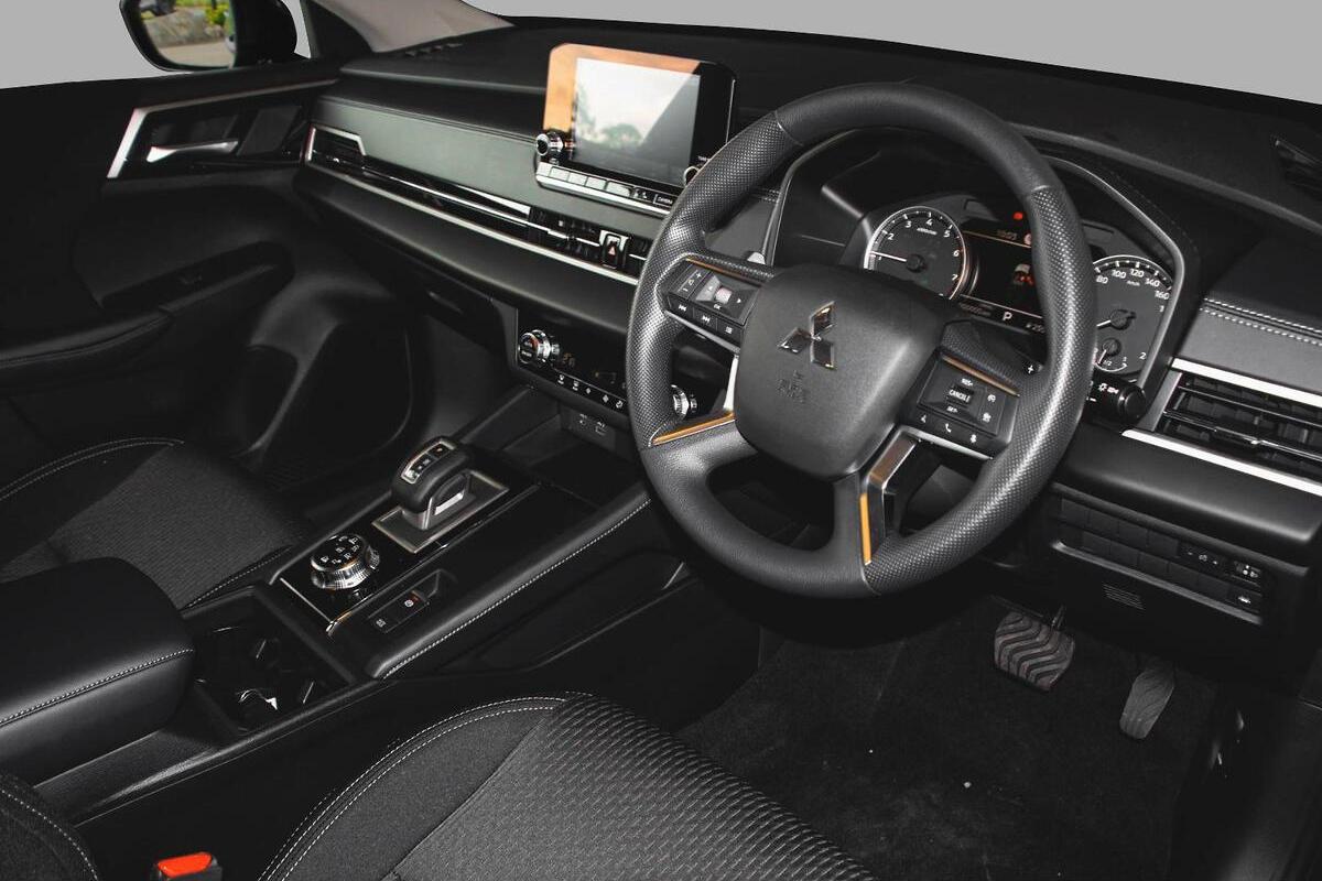 2024 Mitsubishi Outlander ES ZM Auto AWD MY24 image 6