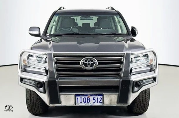 2017 Toyota LANDCRUISER GXL image 2