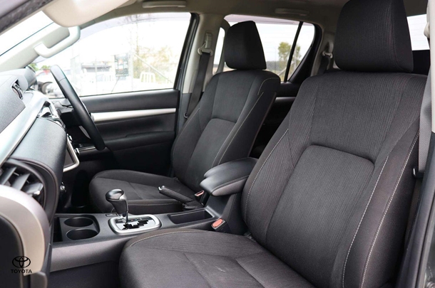 2020 Toyota Hilux 4x4 SR5 image 19