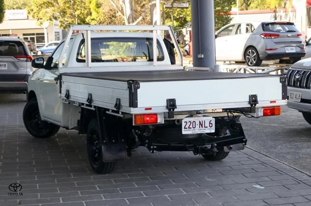2022 Toyota Hilux 4x2 Workmate image 4