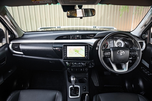 2021 Toyota HILUX SR5 image 9