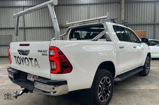 2021 Toyota Hilux SR5 image 3