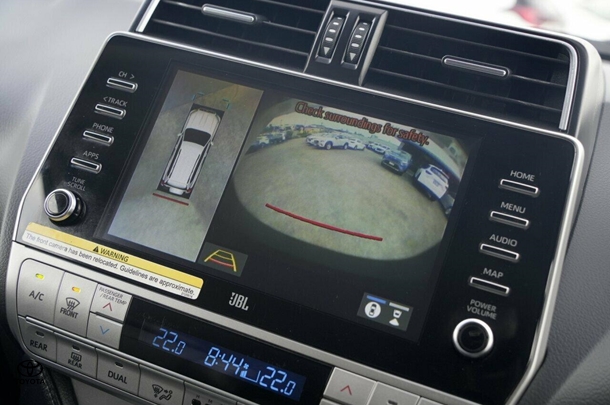 2021 Toyota Prado VX image 13