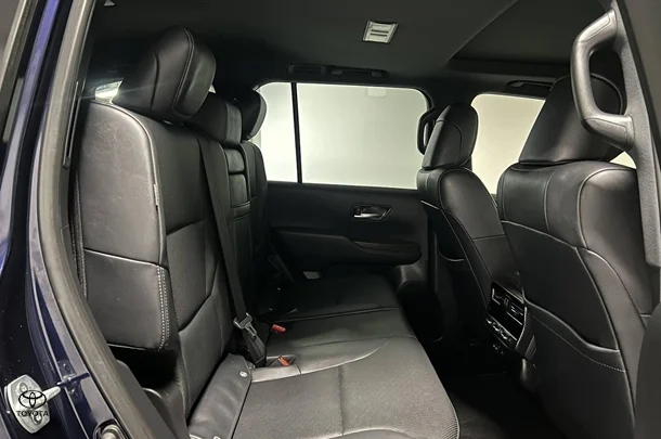 2022 Toyota Landcruiser VX image 11