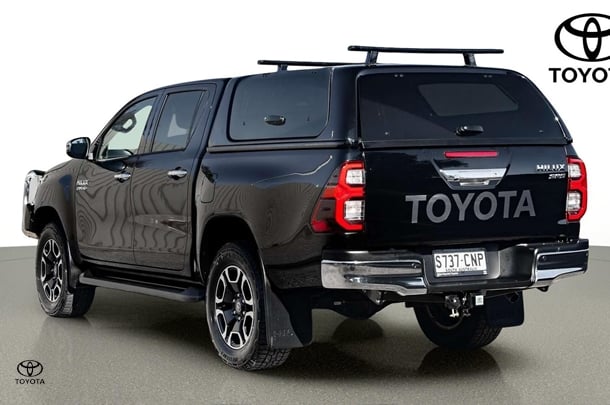 2021 Toyota HILUX SR5 image 5