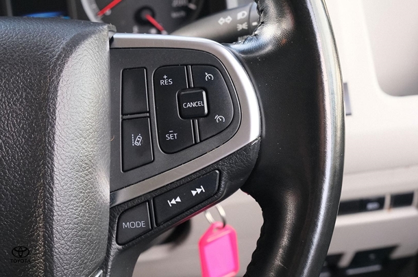 2022 Toyota Hiace LWB image 16