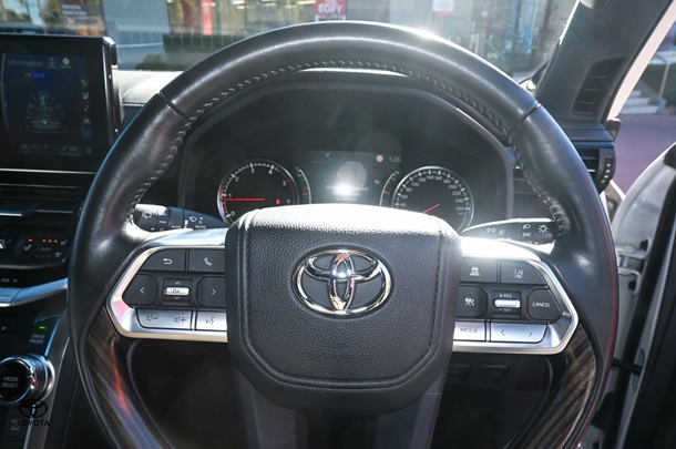 2023 TOYOTA Landcruiser Sahara image 11