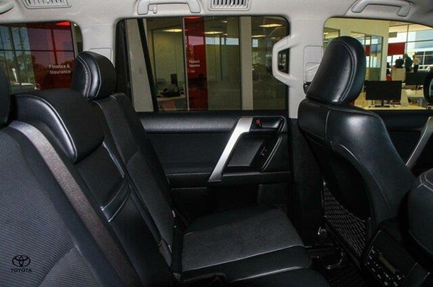 2019 Toyota Prado GXL image 10