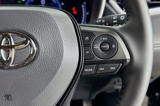 2024 Toyota Corolla Cross HV GXL image 17