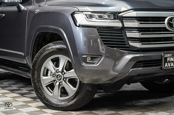 2022 Toyota Landcruiser Sahara image 2