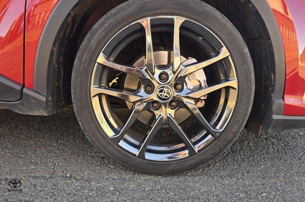 2021 Toyota C-HR Hybrid GR-S image 16