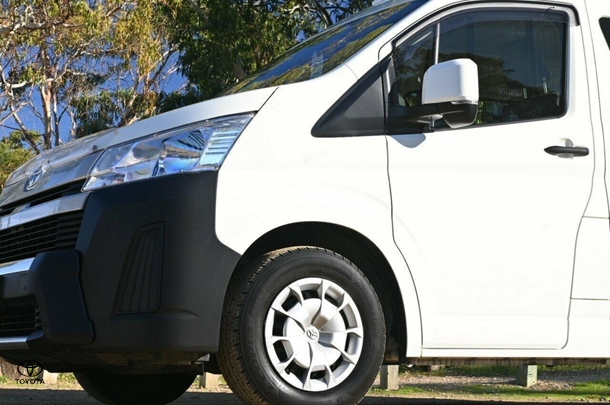 2023 Toyota Hiace SLWB image 6