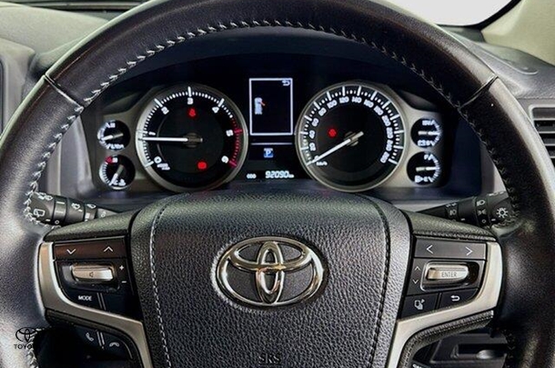 2021 Toyota LANDCRUISER GXL image 12