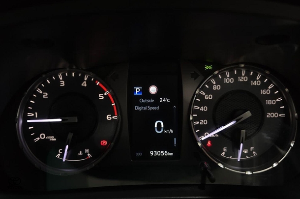 2021 Toyota Hilux SR image 15