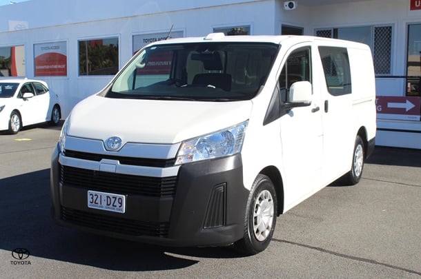 2022 Toyota Hiace LWB image 3