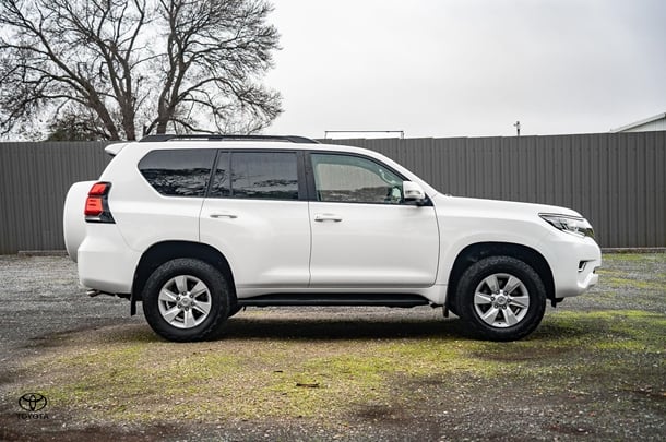 2022 Toyota PRADO GXL image 37