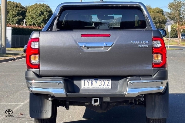 2023 Toyota HILUX SR5 image 6