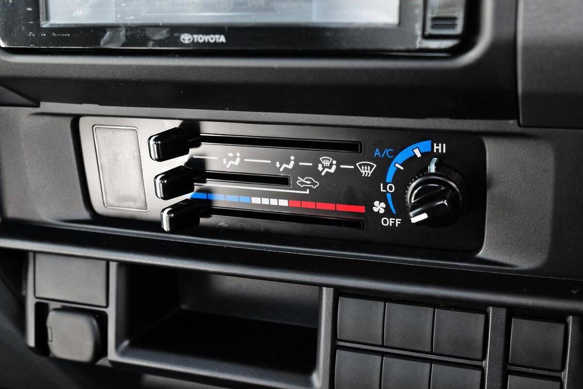 2024 Toyota Landcruiser Workmate Manual 4x4 image 11