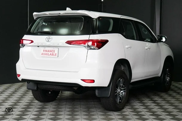 2024 Toyota Fortuner GX image 4