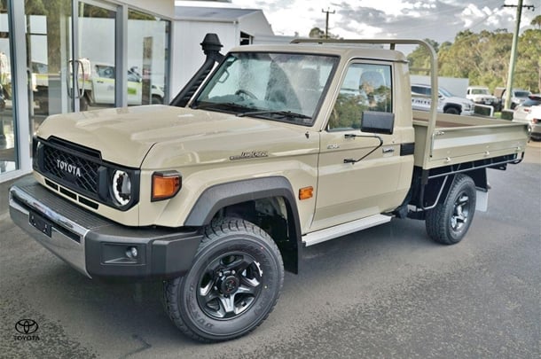 2025 Toyota LC Military GXL image 15