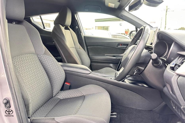 2022 Toyota C-HR GXL-2WD image 12