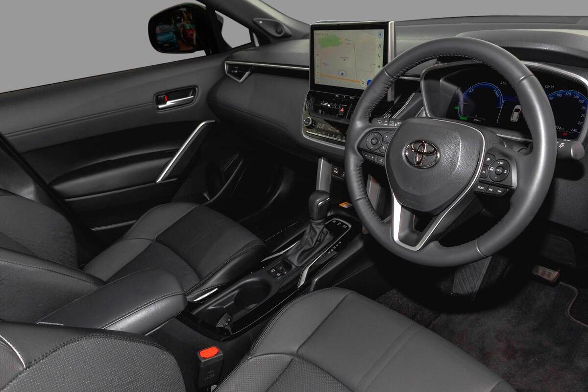 2024 Toyota Corolla Cross Atmos Auto eFour image 8
