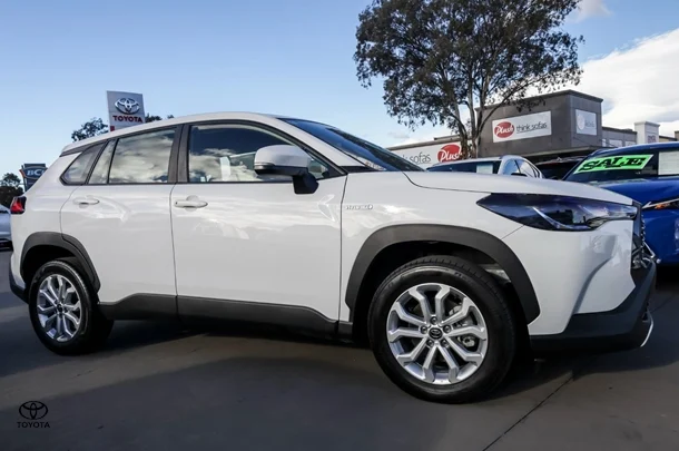 2022 Toyota Corolla Cross Hybrid GX image 3