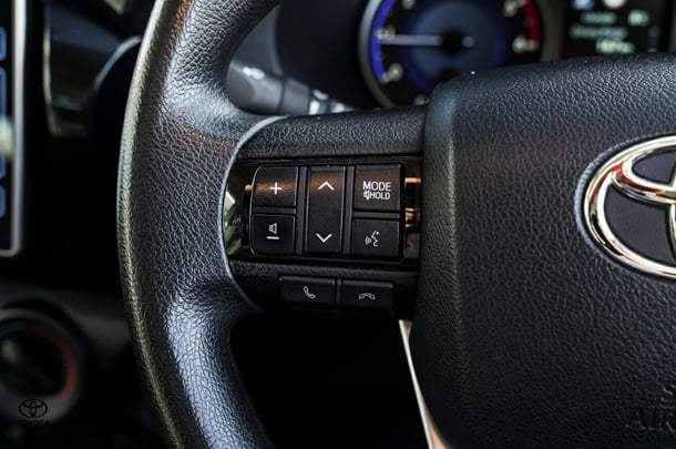 2019 Toyota Hilux 4x2 SR image 16