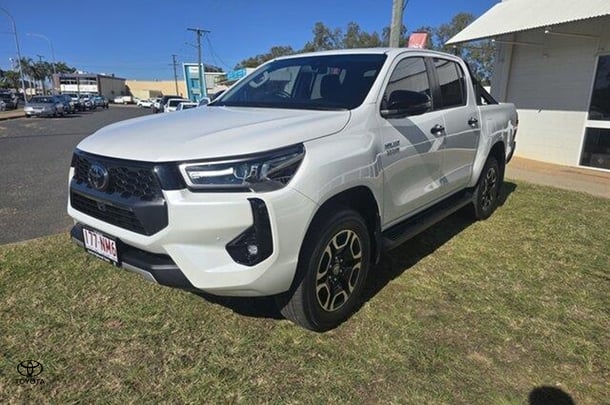 2024 Toyota Hilux SR5 image 3