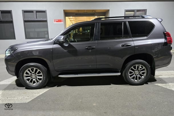 2019 Toyota Prado VX image 8