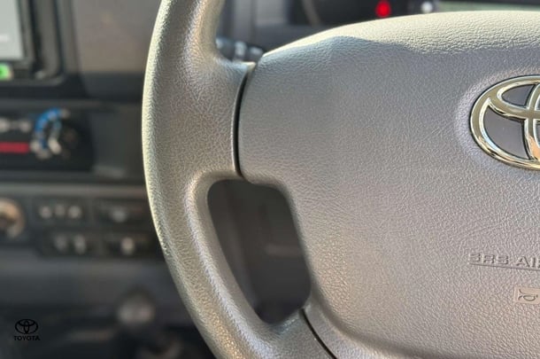 2017 Toyota LC Military GXL image 17