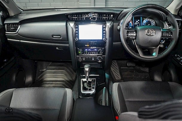 2025 Toyota Fortuner GXL image 13