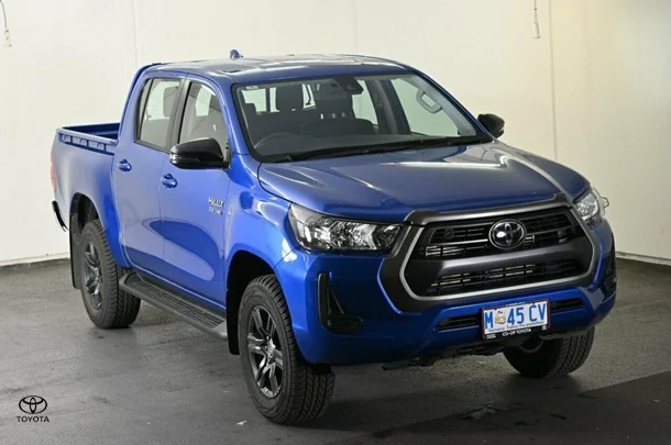 2023 Toyota Hilux SR image 4