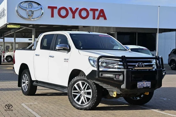 2017 Toyota HILUX SR5 image 1