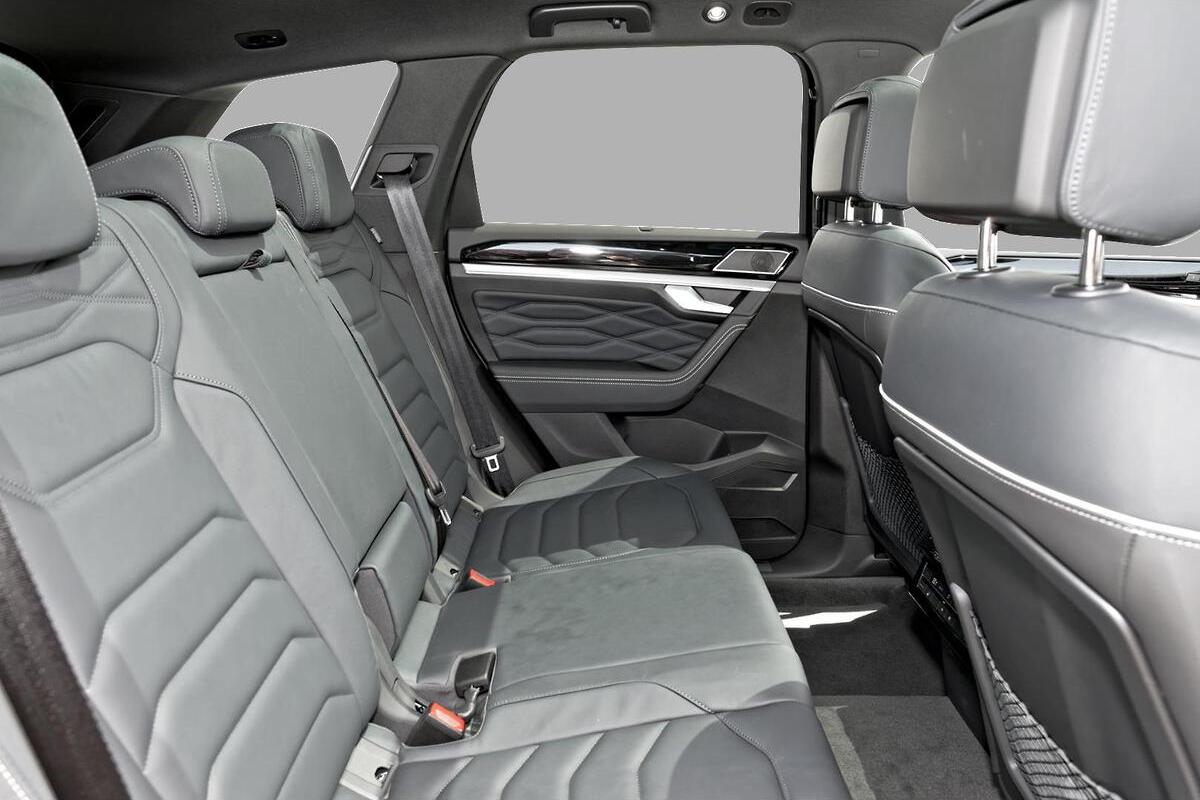 2024 Volkswagen Touareg 210TDI R-Line RC Auto 4MOTION MY24 image 8