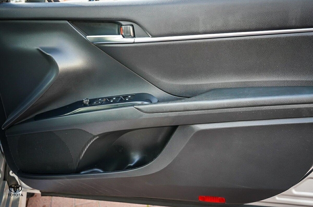 2019 Toyota Camry Hybrid Ascent image 14