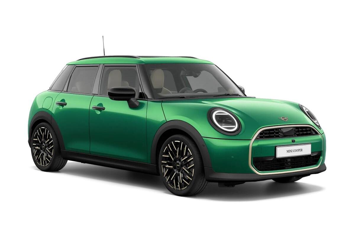 2025 MINI Cooper C Favoured Auto image 1