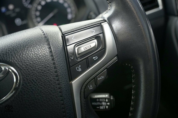 2021 Toyota Prado VX image 16