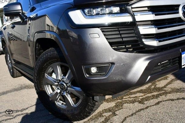 2022 Toyota Landcruiser VX image 2