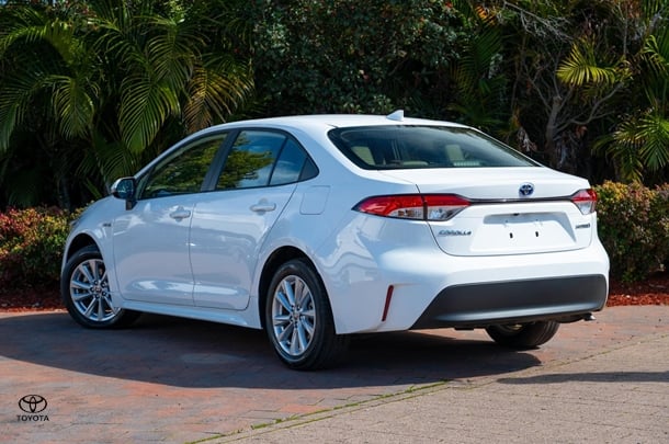 2024 TOYOTA Corolla Sedan Hybrid Ascent Sport image 2