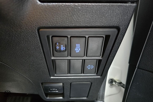 2023 Toyota Hilux SR image 21